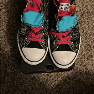 Converse Black and Pink Sneakers with Classic Low-Top Design